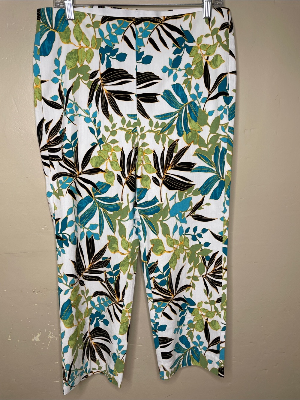 CHICO’S Tropical Print So Slimming JULIET STRAIGHT LEG Capri Pants NWT 10